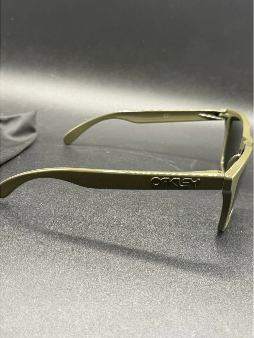 Oakley Frogskin Moss/Black Iridium Lenses